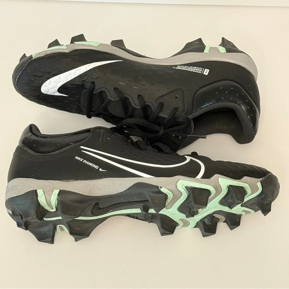 Nike Women Hyperdiamond 4 Keystone Black/White/Mint - Size 9  Women